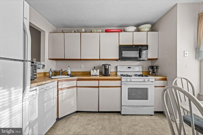Building Photo - 656 Covington Ct