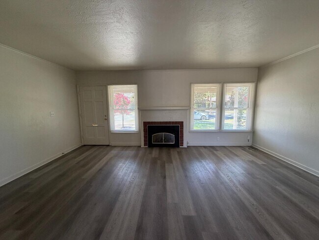 Building Photo - 73 E Fedora Ave