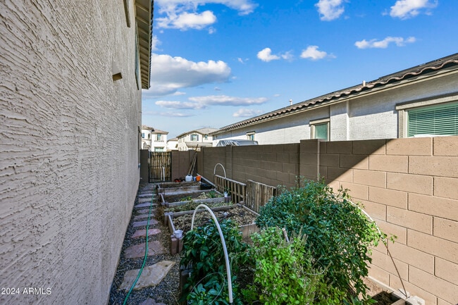 Building Photo - 14049 W Desert Hollow Dr