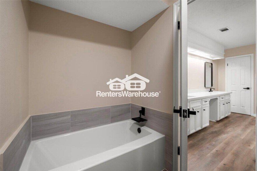 Building Photo - 16627 Aldenham Pl