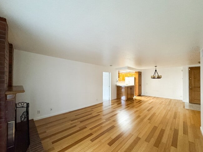 Building Photo - Charming 2bd 2ba condo in Playa Vista !