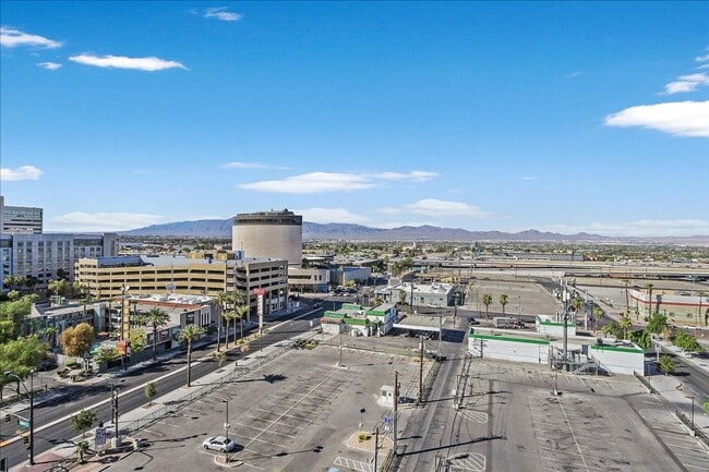 Building Photo - Luxury High-Rise Condo on Downtown Fremont Street!