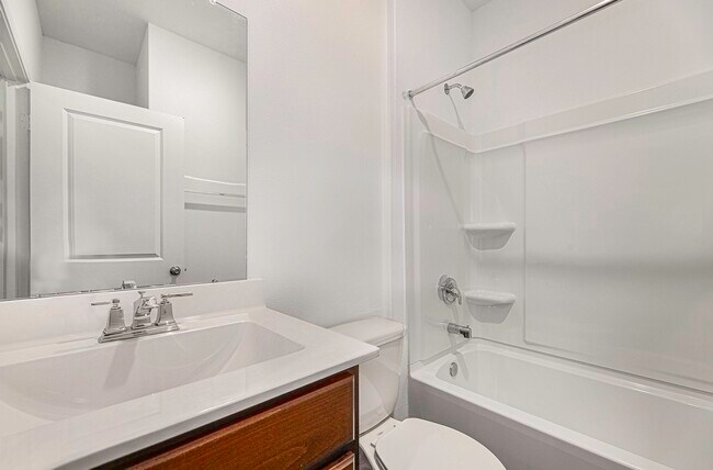 Building Photo - 240 Seven Pnes Dr