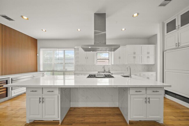 Building Photo - 9714 Braesmont Dr