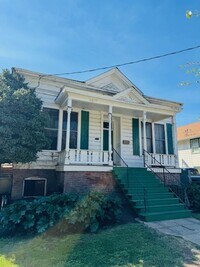 Building Photo - *Reserve NOW for Summer 2026* Great 3 Bedr...