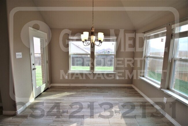 Building Photo - Charming 3-bed, 2-bath home now available ...