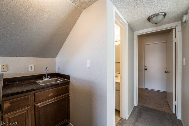 Building Photo - 8705 Isola Dr