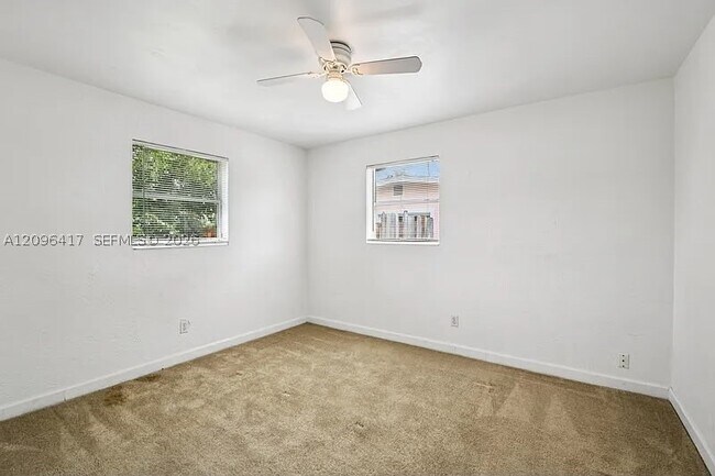 Building Photo - 911 Shady Park Terrace