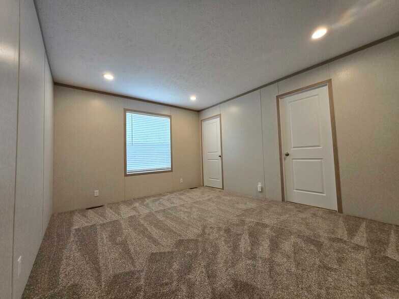 Building Photo - 29752 Jamestown Dr