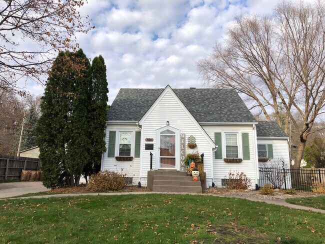 Front yard, back/side yard, driveway, one car garage/ storage. - 826 Hall St