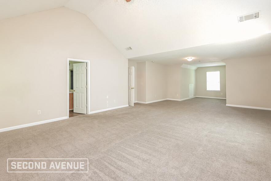 Building Photo - 149 Kentwood Springs Dr