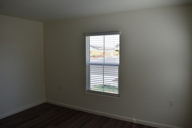 Building Photo - 4049 Cinnabar Ave