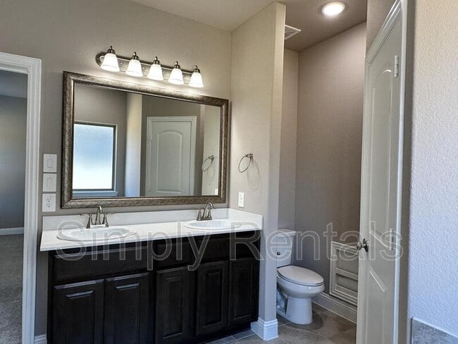Building Photo - Ashwood Dr 7817
