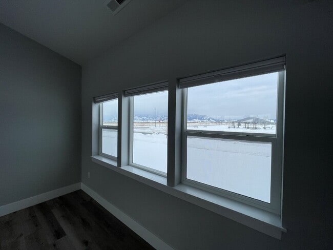 Building Photo - Practically New 3 Bedroom with Mountain Views!