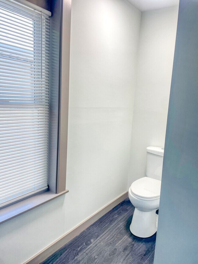 Building Photo - 1121 N Dearborn St