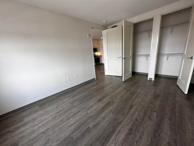 Building Photo - 409 Elm St