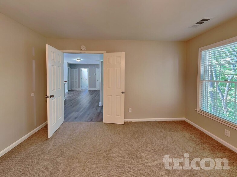 Building Photo - 1013 Chatsworth Ln