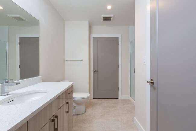 Building Photo - 40 Collins Ave