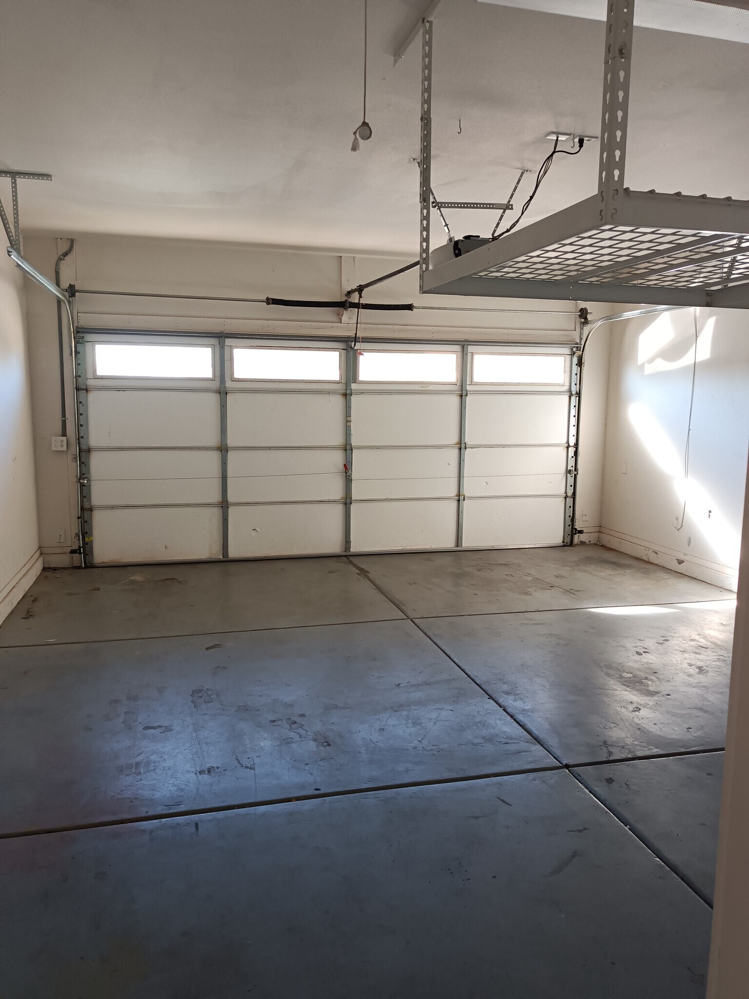 Garage - 14634 W Ventura St