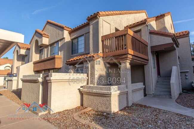 Building Photo - 818 S Westwood