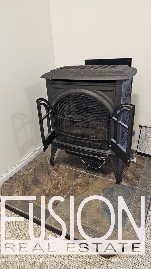 Building Photo - Bright, Spacious End-Unit Townhome in Premier South Burlington Neighborhood AVAILABLE NOW!