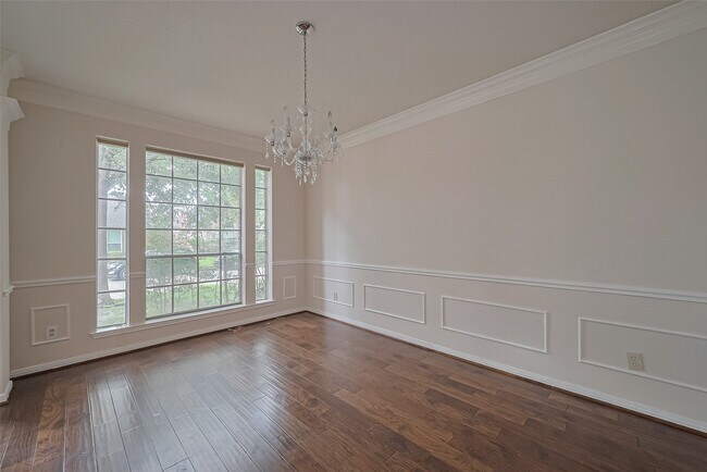 Building Photo - 1327 W Forest Dr