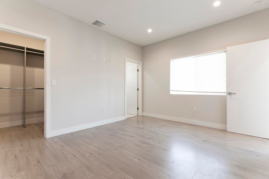 Building Photo - 9156 Morehart Ave