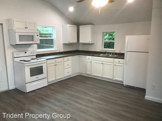 Building Photo - 1 br, 1 bath House - 2702 S Brown Ave