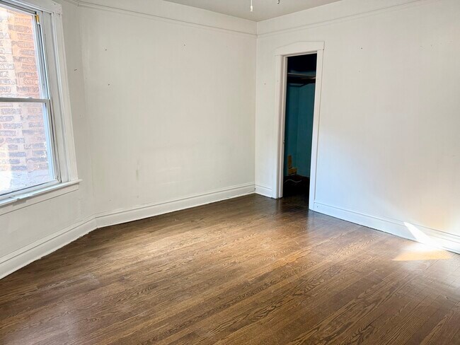 Building Photo - 2602 W 47th St