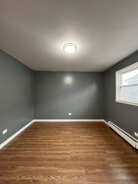 Building Photo - 6138 S Kilpatrick Ave