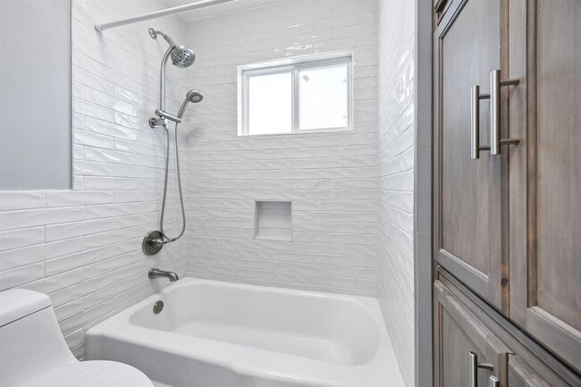 Building Photo - 1411 Fairfield Dr