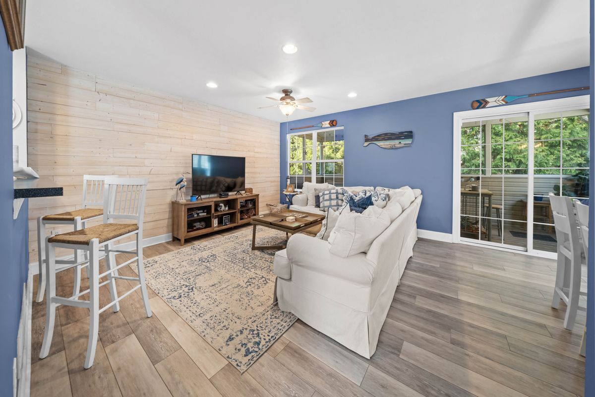 Building Photo - 17293 Queen Anne Way