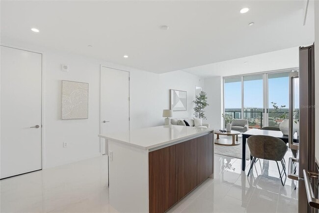 Building Photo - 400 Central Ave