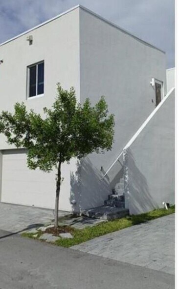 Building Photo - 6667 NW 102nd Path