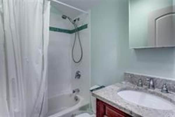 Building Photo - 68 Waverley Ave