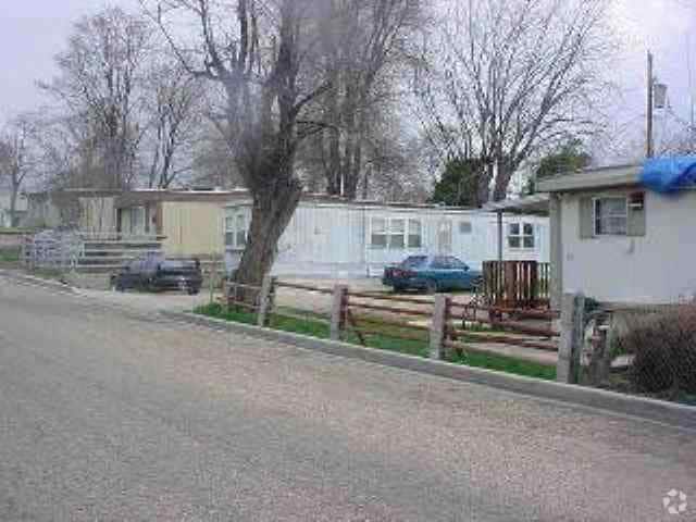 Building Photo - 412 10th Ave N