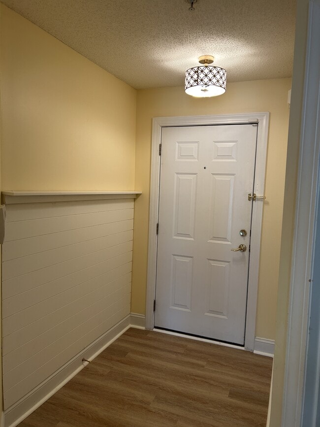 Building Photo - 627 Woodmoor Dr