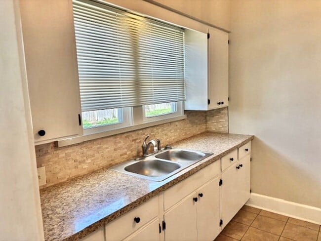 Building Photo - 750 E Delaware St