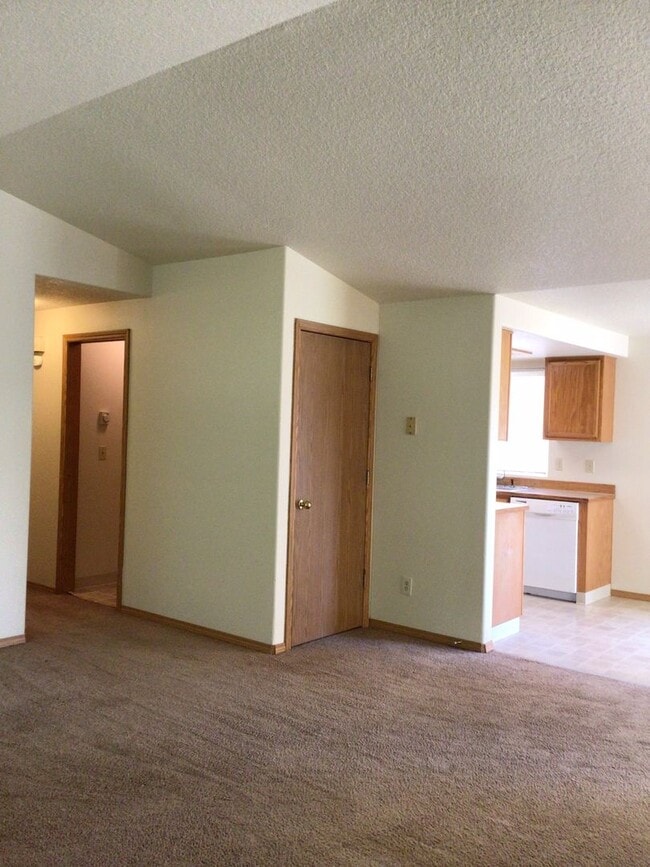 Building Photo - 3BD Home in Rose Village Neighborhood - Cl...