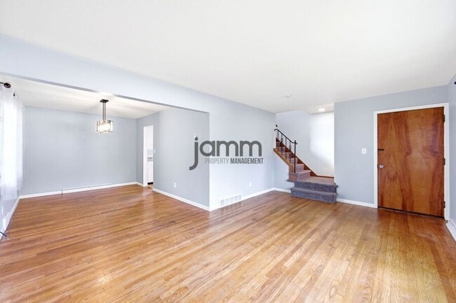 Building Photo - 8983 Highland Dr