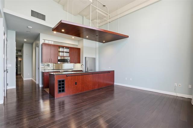 Building Photo - 2600 W 7th St