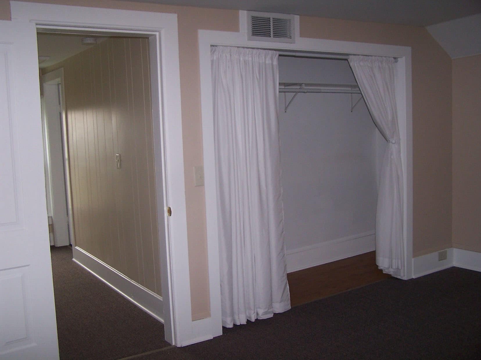 Large Upstairs Bedroom and hall - 38545 County Road 104