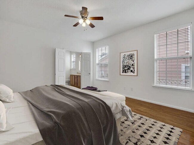 Building Photo - 3025 Four Oaks Blvd