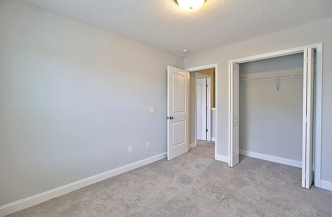 Building Photo - 554 Fairview Cir