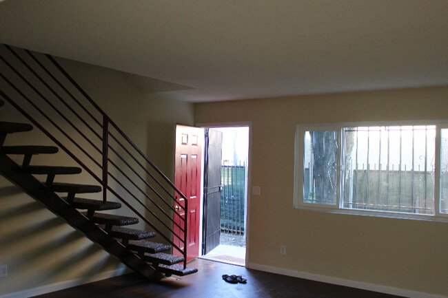 Building Photo - 2908 Alsace Ave
