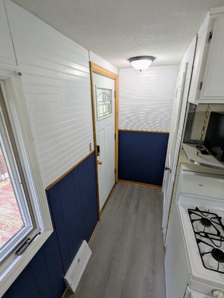 Building Photo - 1810 Midway Dr