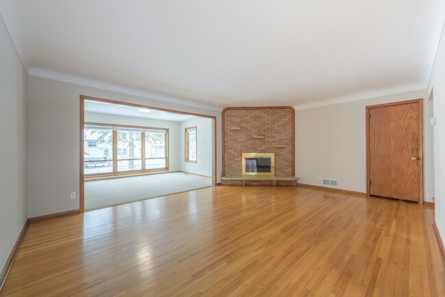 Building Photo - Great Roseville Home, Moundsview Schools, ...