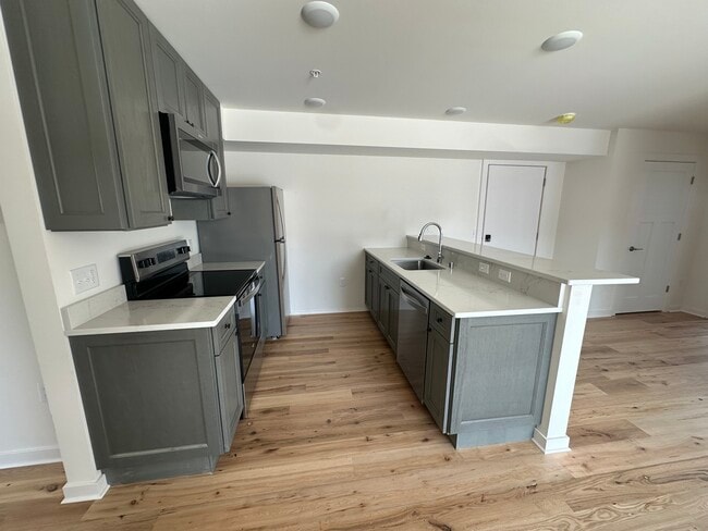 Building Photo - 1219 Regent St