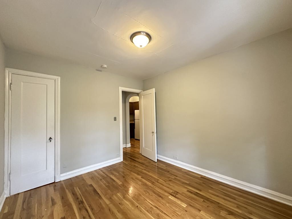 Building Photo - 823 W Wolfram St