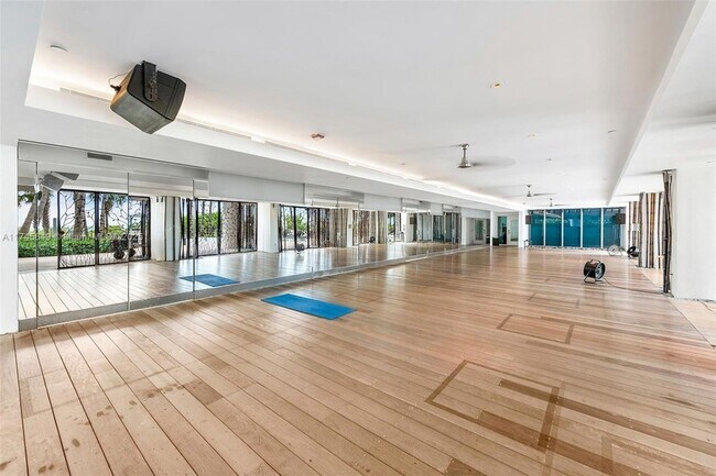 Building Photo - 6801 Collins Ave
